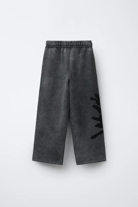 БРЮКИ WIDE LEG ИЗ МЯГКОЙ ТКАНИ С ЭФФЕКТОМ ПОТЕРТОСТИ И ГРАФФИТИ