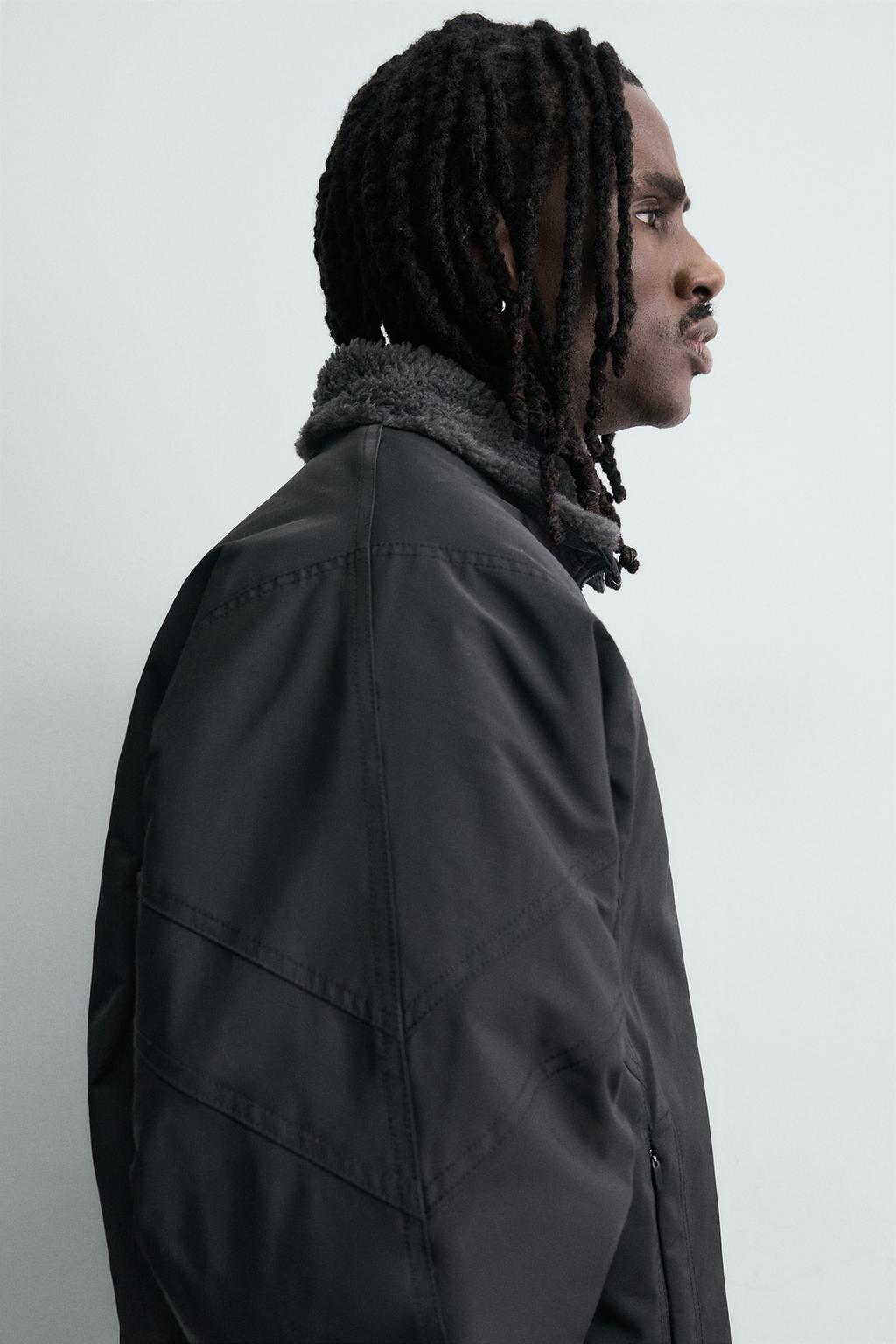 КОМБИНИРОВАННАЯ КУРТКА ИЗ ВЫСОКОТЕХНОЛОГИЧНОЙ ТКАНИ