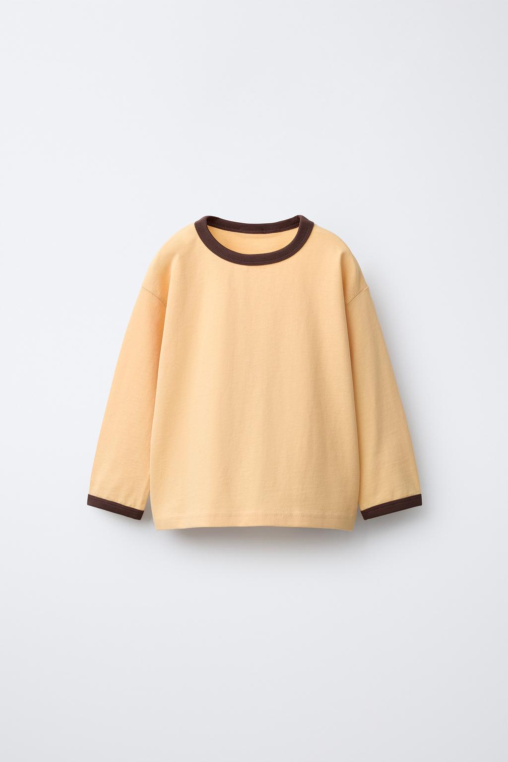 ОДНОТОННАЯ ФУТБОЛКА С КОНТРАСТНЫМИ КАНТАМИ НА ВОРОТНИКЕ