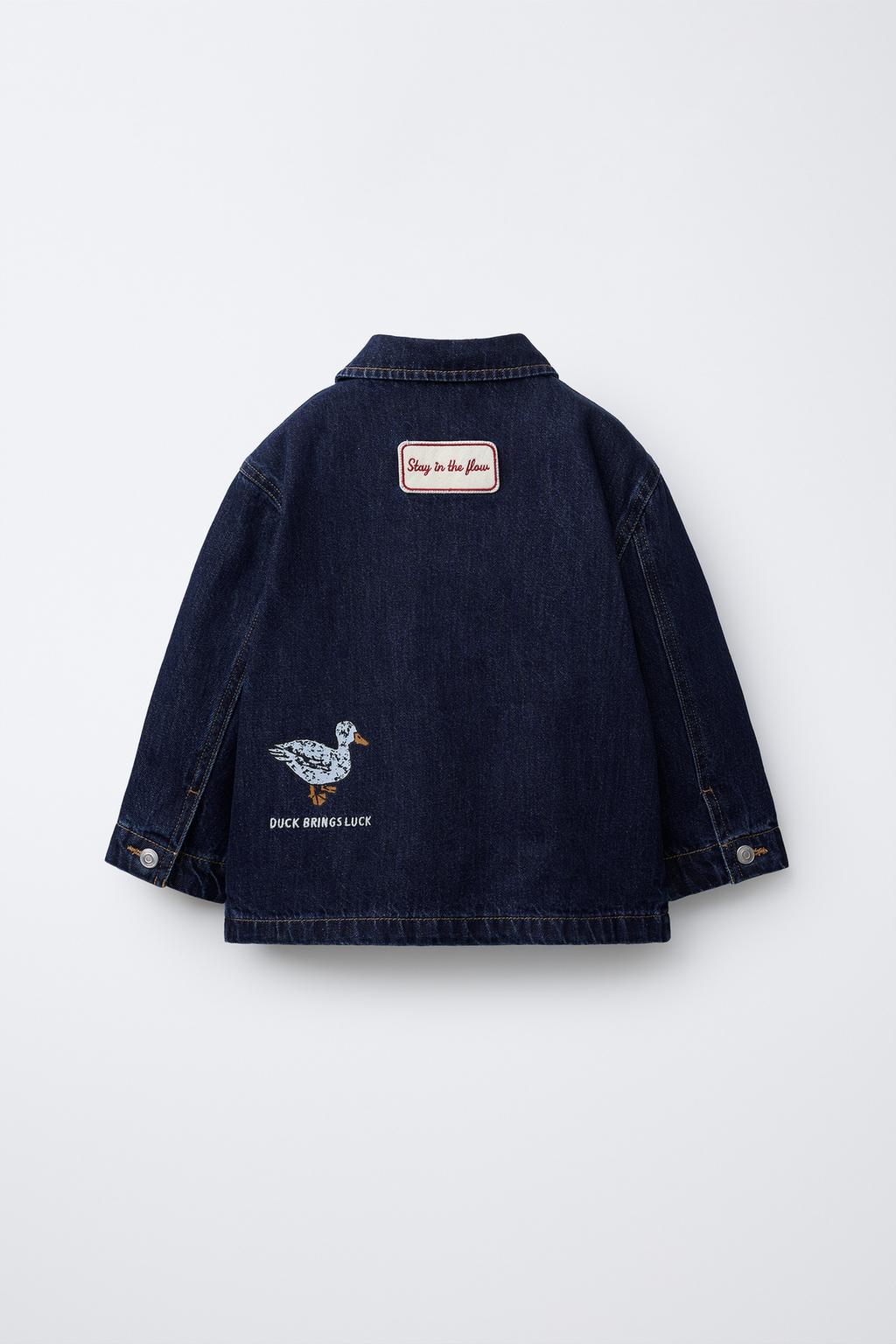 ДЖИНСОВАЯ КУРТКА С НАШИВКАМИ