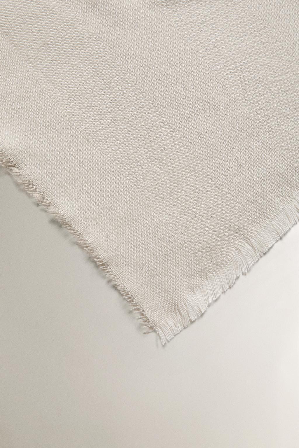 Легкое плед с бахромой