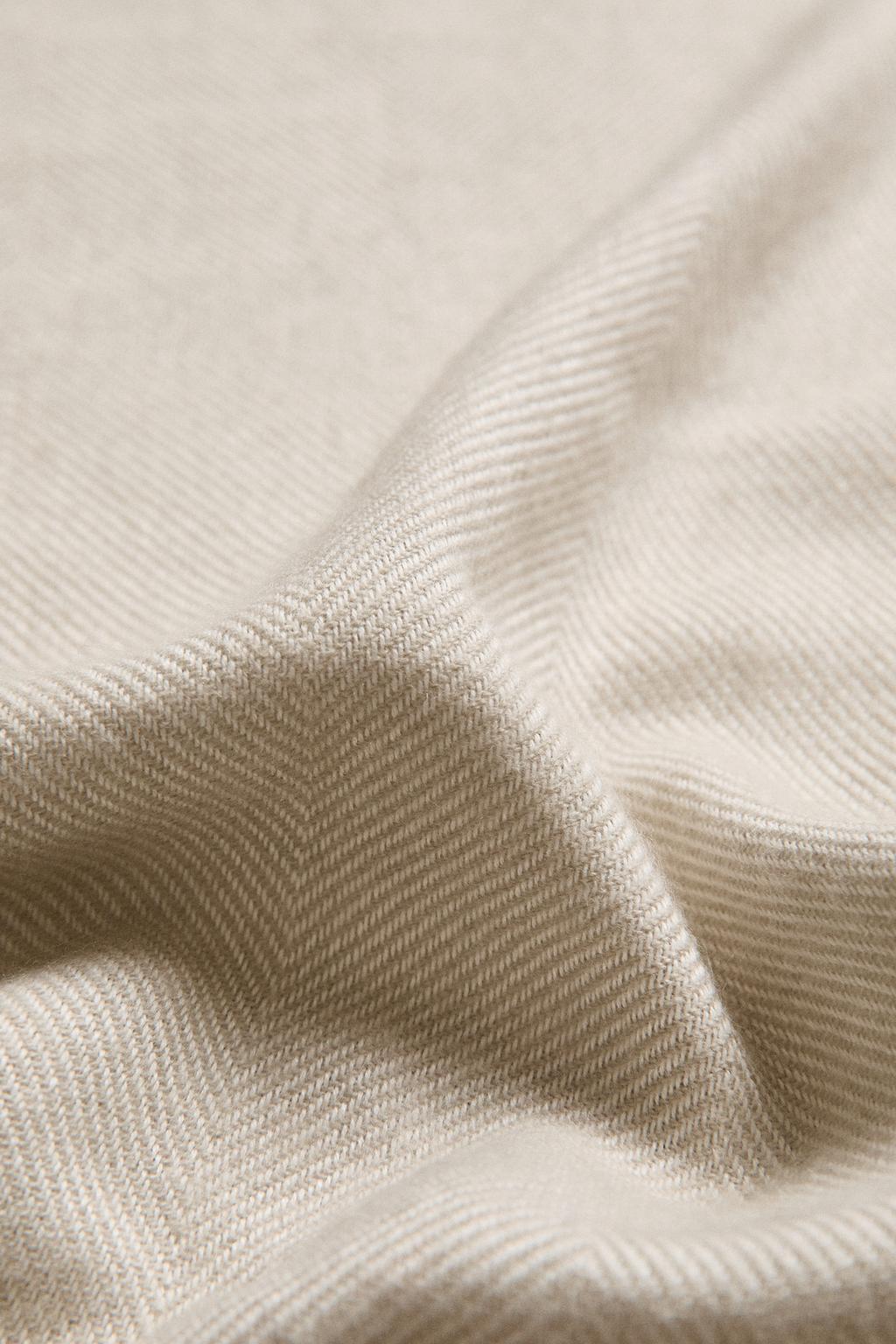 Легкое плед с бахромой