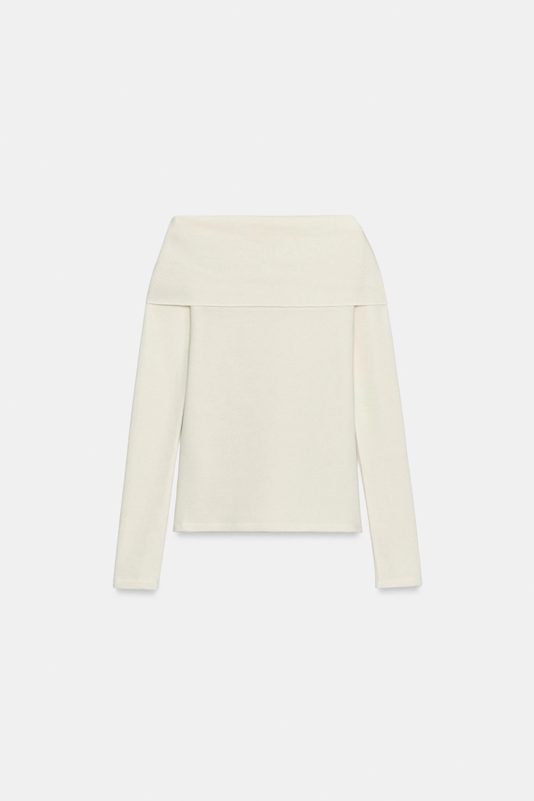 ТОП С ОТКРЫТЫМИ ПЛЕЧАМИ И ДЕТАЛЬЮ