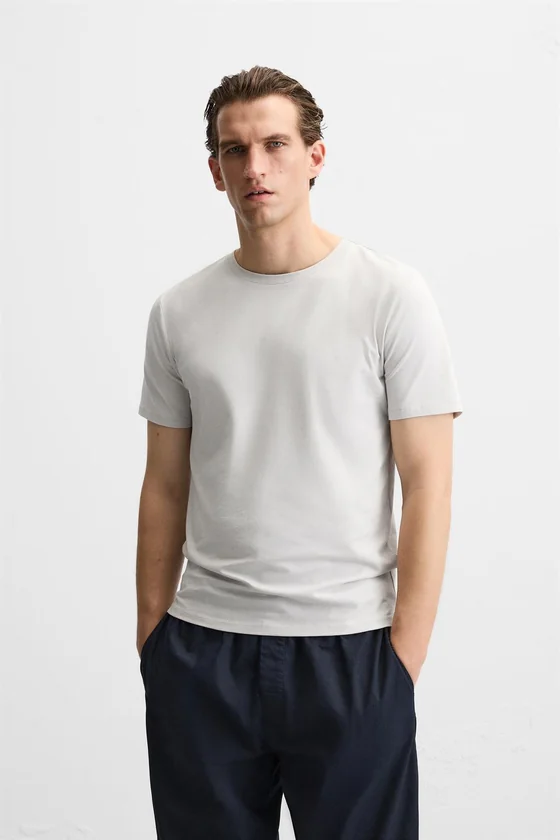 БАЗОВАЯ ФУТБОЛКА SLIM FIT