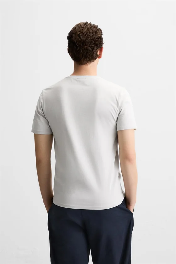 БАЗОВАЯ ФУТБОЛКА SLIM FIT