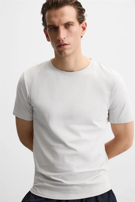 БАЗОВАЯ ФУТБОЛКА SLIM FIT
