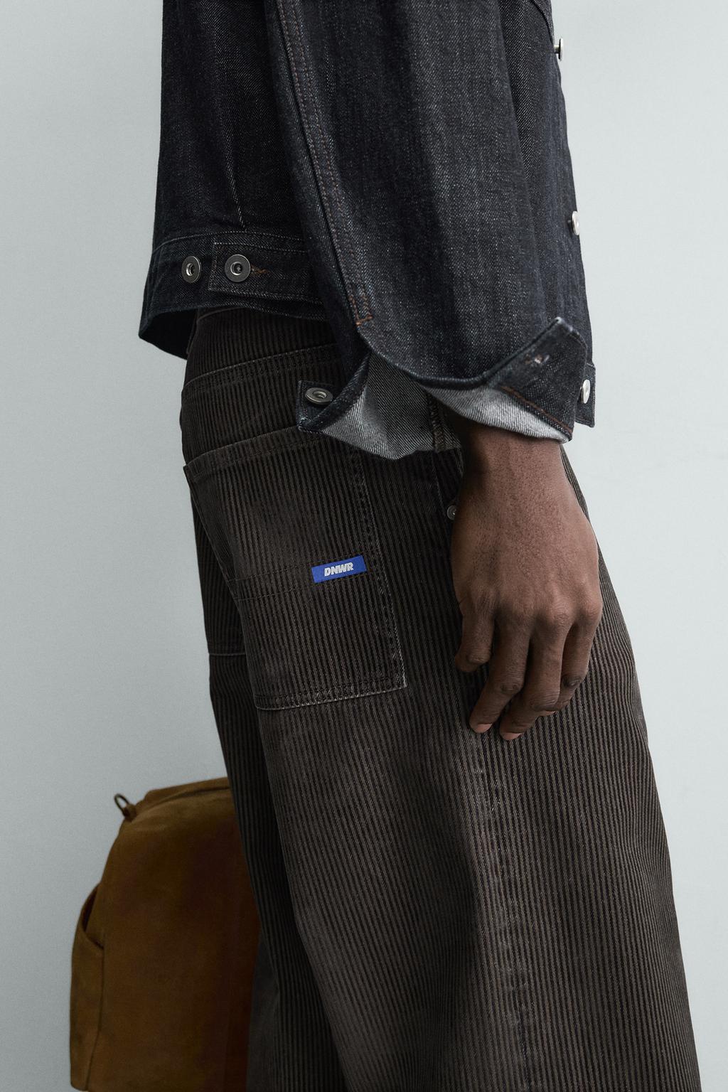 БРЮКИ RELAXED FIT С ФЛОКИРОВАННЫМИ ПОЛОСКАМИ