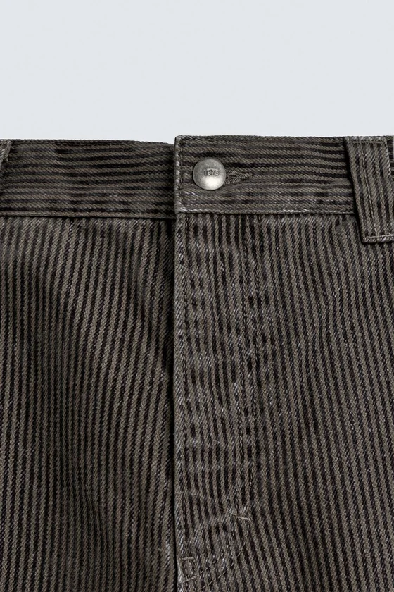 БРЮКИ RELAXED FIT С ФЛОКИРОВАННЫМИ ПОЛОСКАМИ