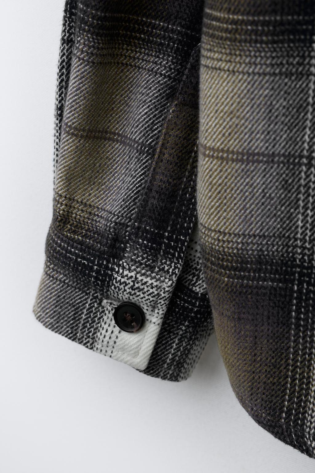 КУРТКА-РУБАШКА В КЛЕТКУ С ОТСТЕГИВАЮЩИМСЯ КАПЮШОНОМ ИЗ МЯГКОЙ ТКАНИ