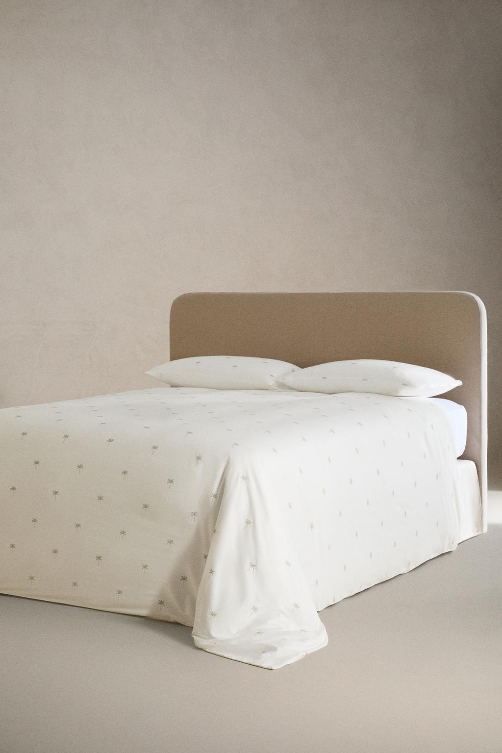 Покрывало с яркими макраме и вышитыми пальмами