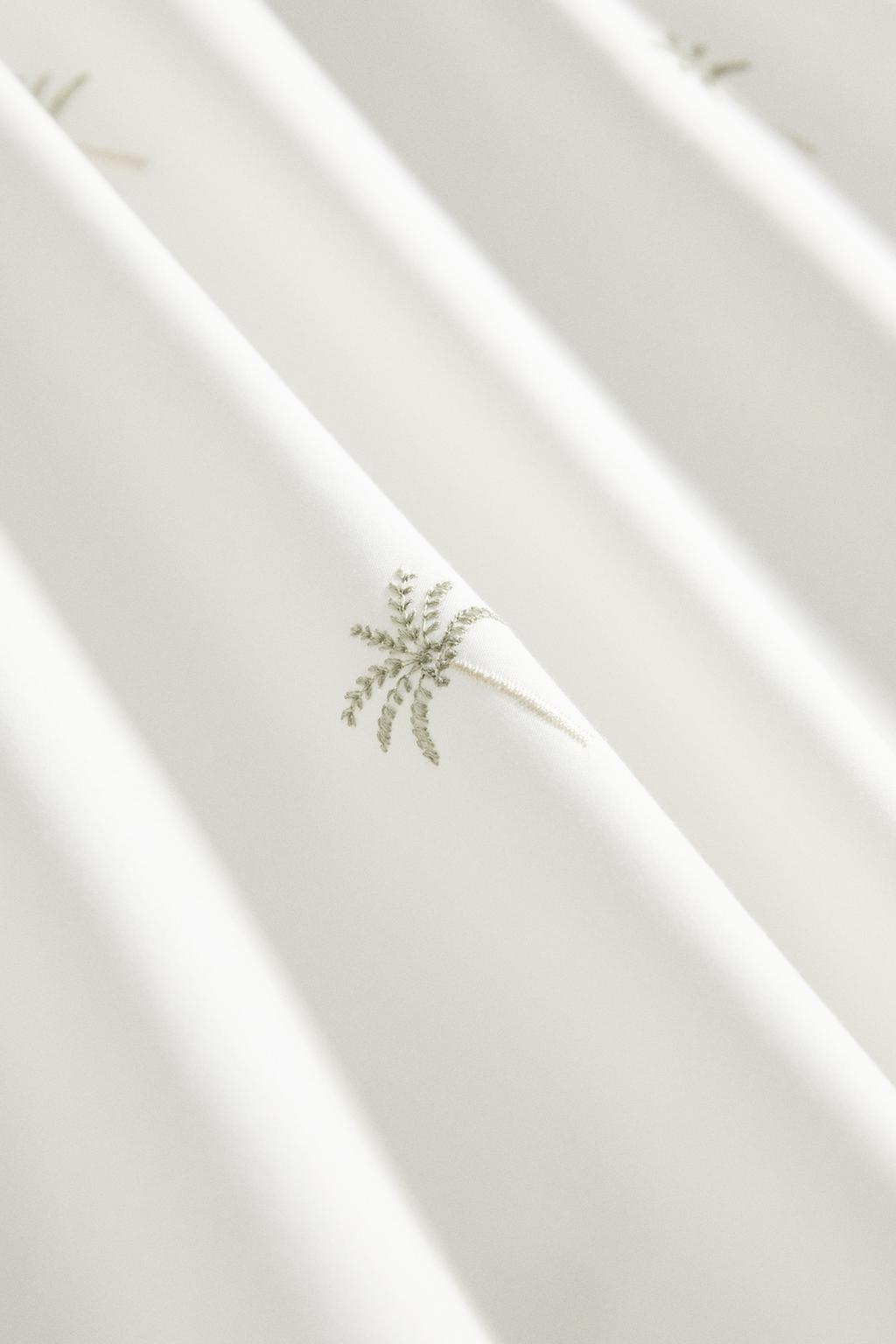 Покрывало с яркими макраме и вышитыми пальмами