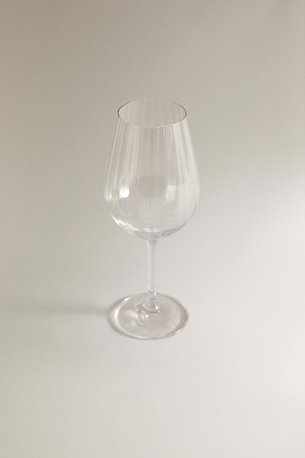 Высокий хрустальный стакан с вертикальным рельефом