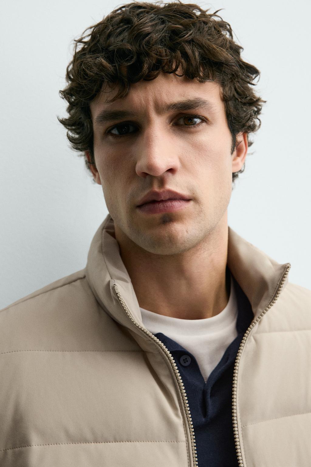 СТЕГАНАЯ КУРТКА С КОМБИНИРОВАННЫМИ ДЕТАЛЯМИ