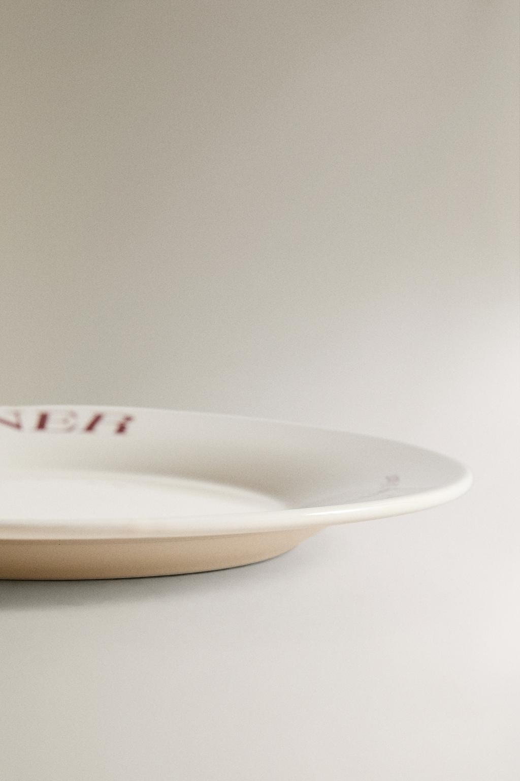 Фарфоровый завтрак или десертный тарелка