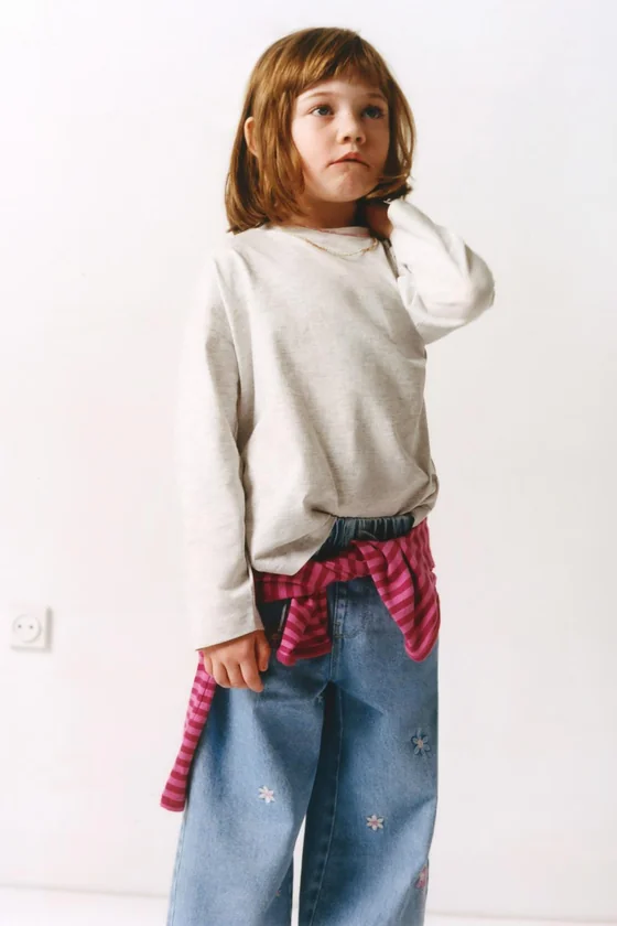 ДЖИНСЫ WIDE LEG С ВЫШИВКОЙ В ВИДЕ ЦВЕТОВ