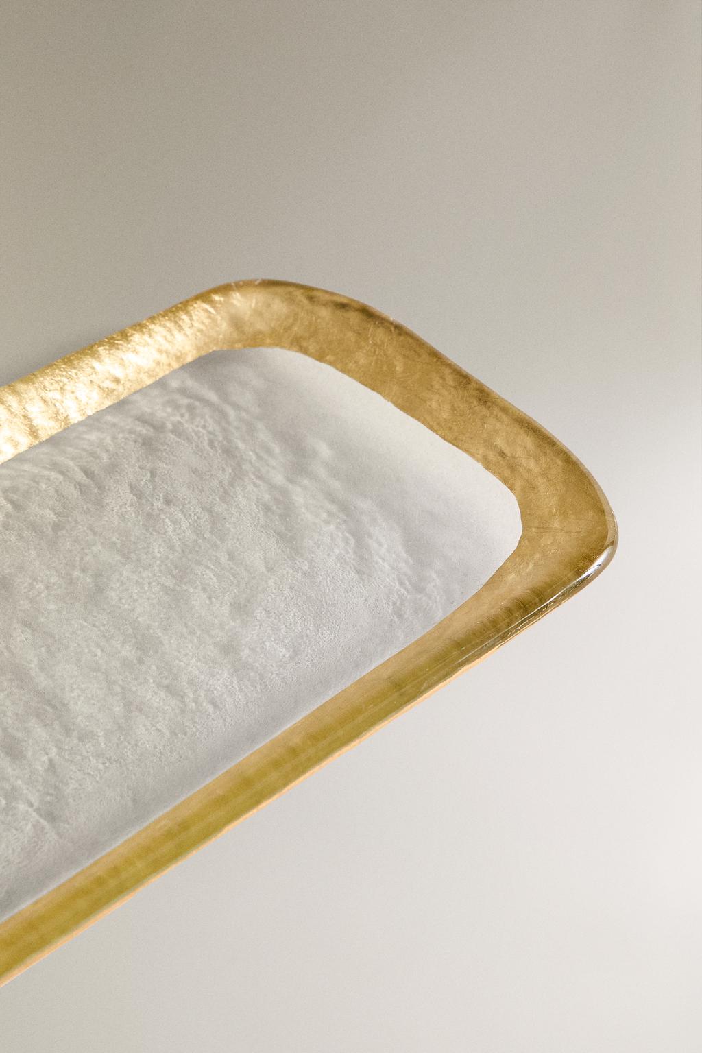 Стеклянная сервировочная тарелка с золотым ободом