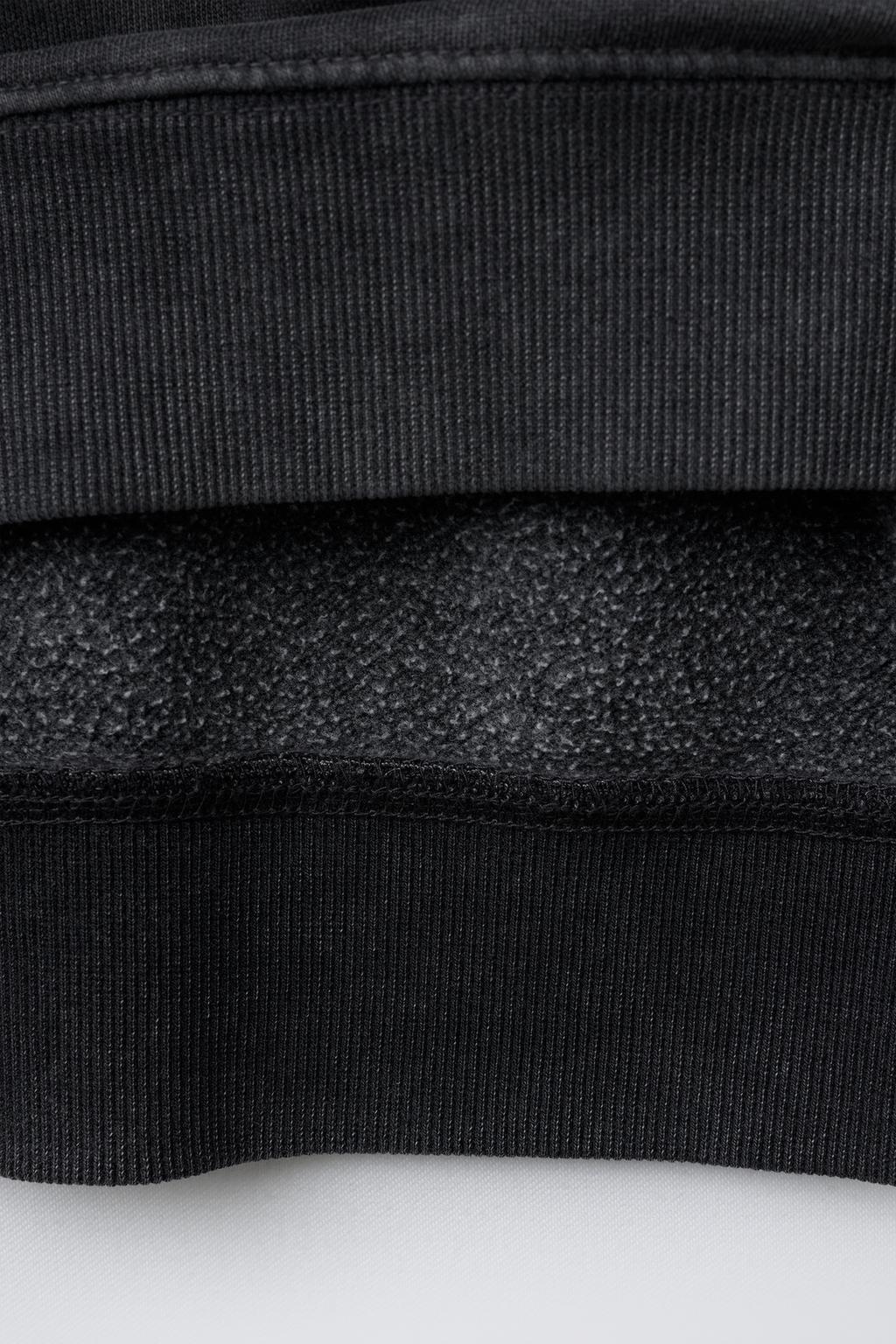 ТОЛСТОВКА ИЗ ТКАНИ С ЭФФЕКТОМ ПОТЕРТОСТИ С НАДПИСЬЮ