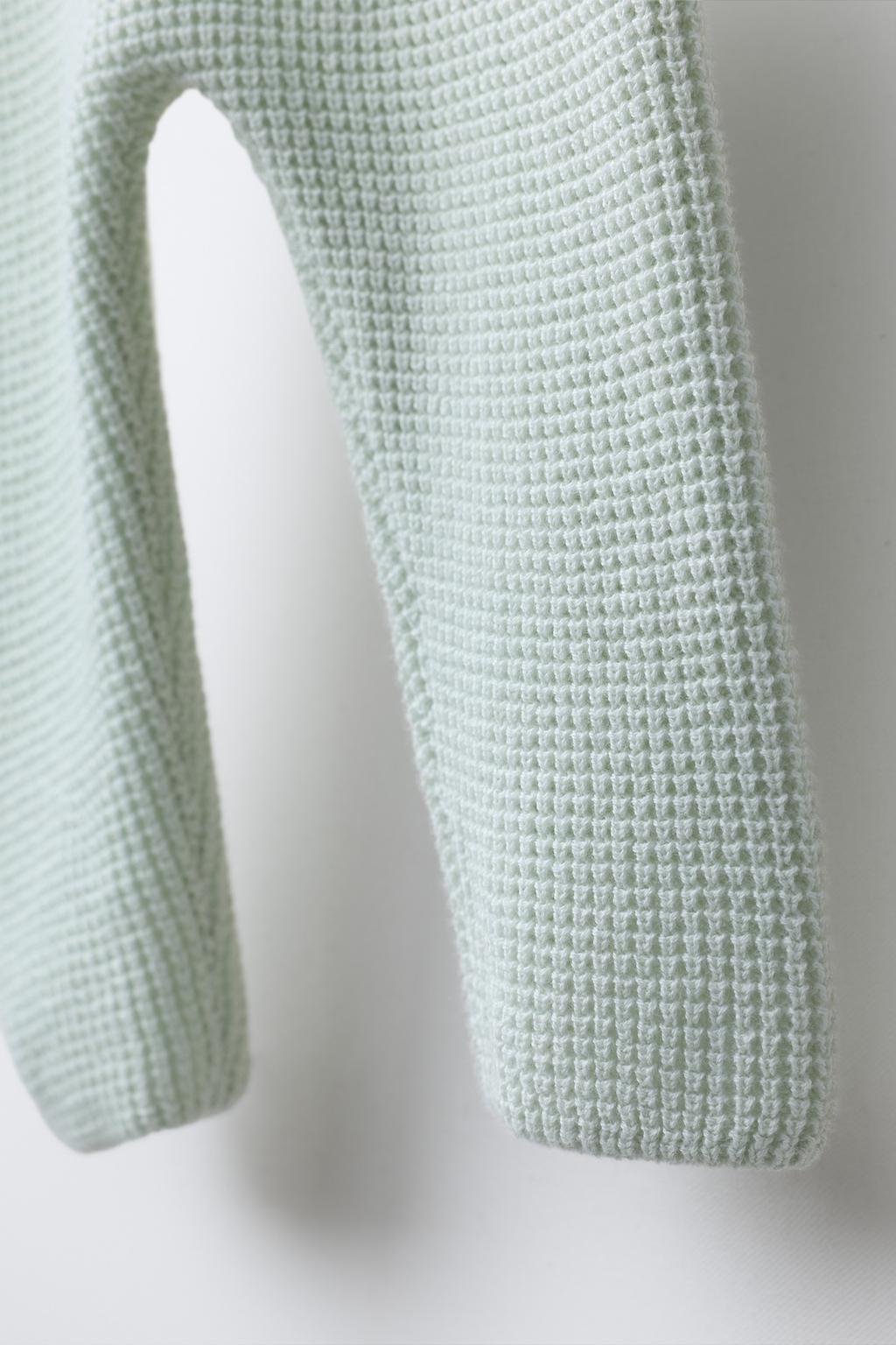 ТРИКОТАЖНЫЕ БРЮКИ С ЖЕМЧУЖНЫМ УЗОРОМ