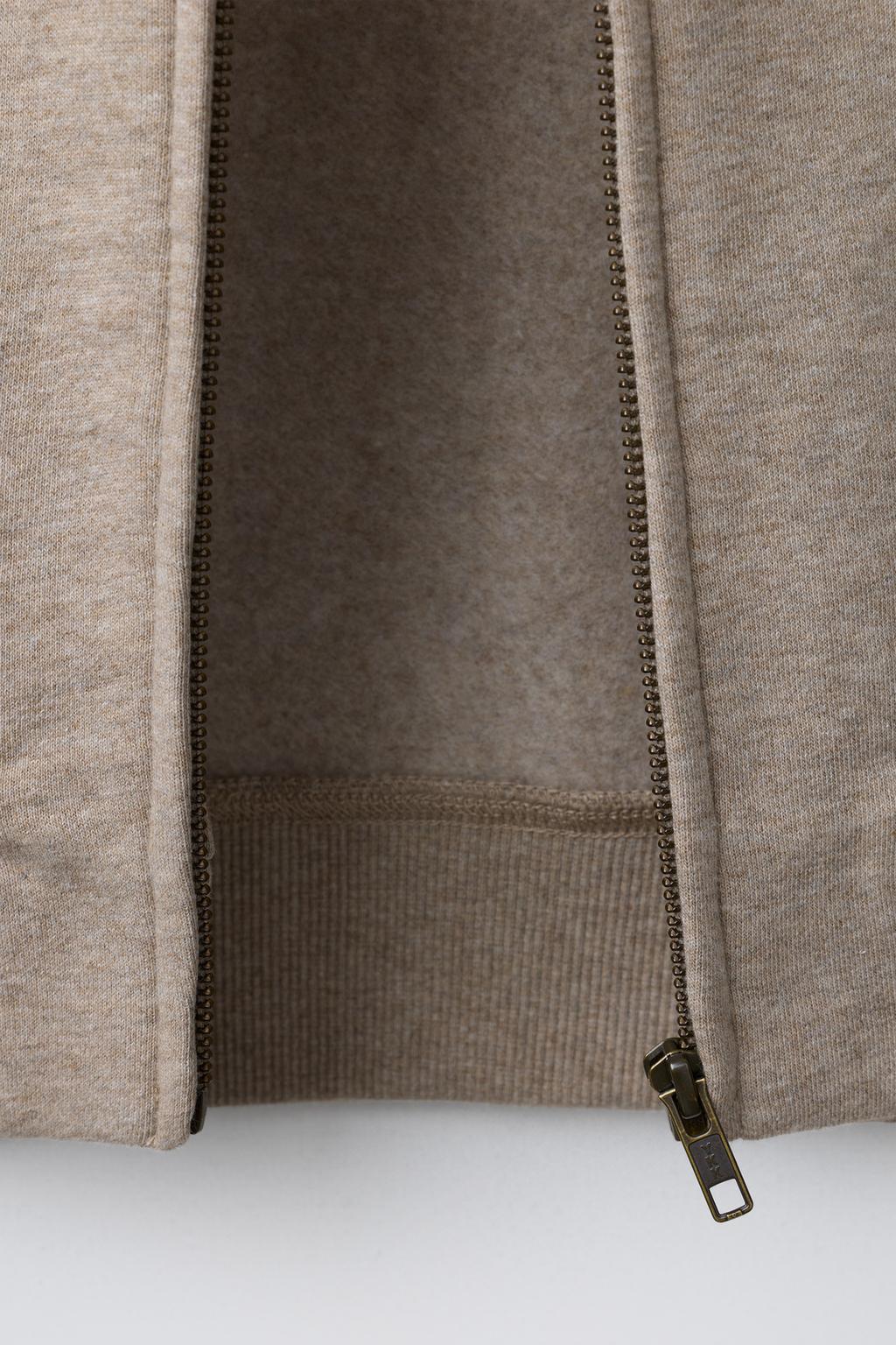 ТОЛСТОВКА-ДЖОГГЕР С ПРОРЕЗИНЕННОЙ НАДПИСЬЮ