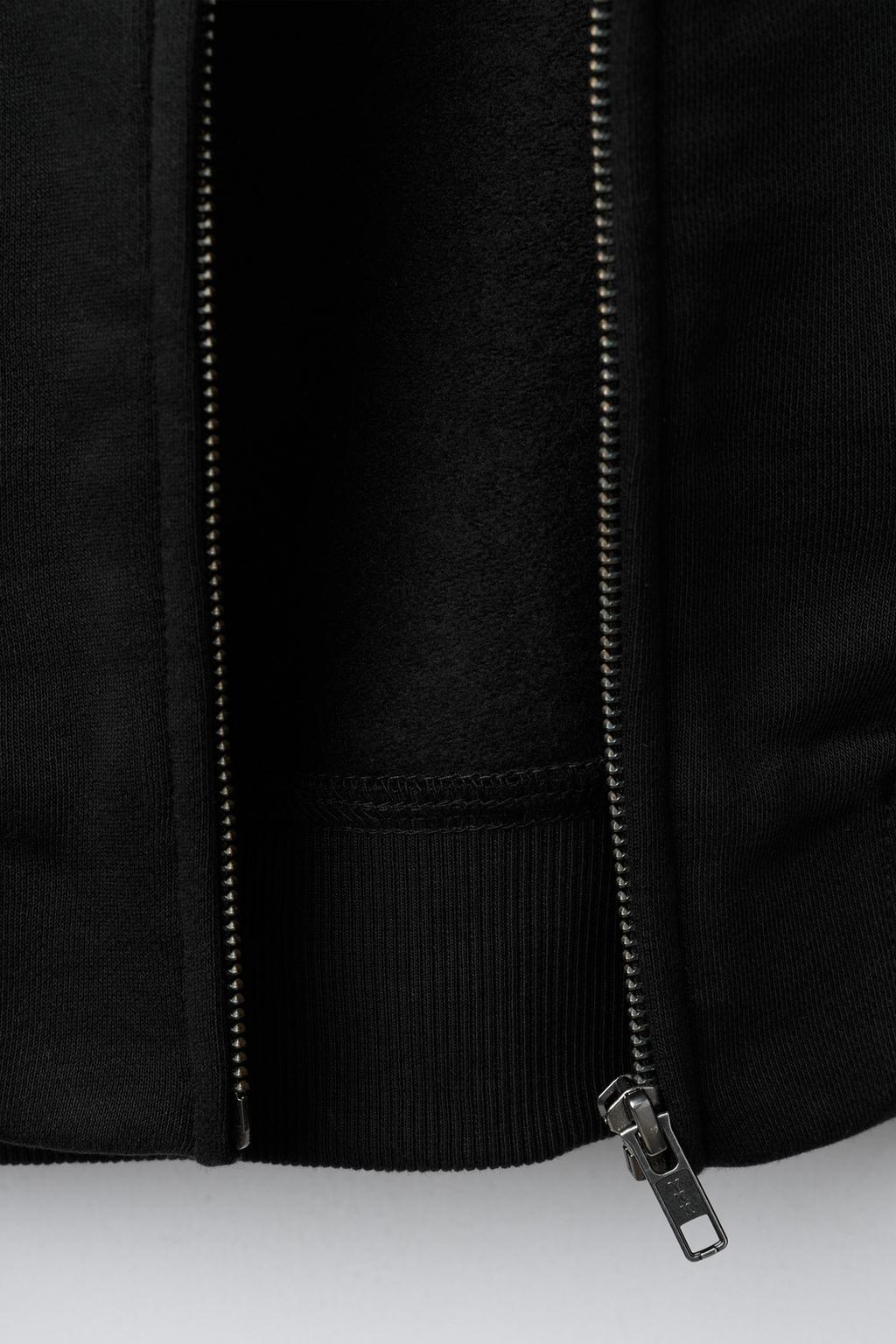 ТОЛСТОВКА ДЛЯ БЕГА С ПРОРЕЗИНЕННЫМ ТЕКСТОМ