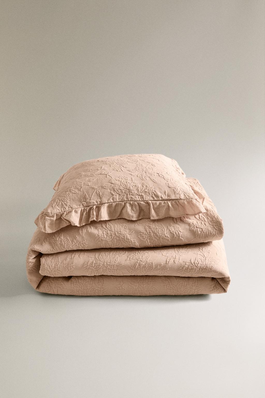 Покрывало из джаккарда с оборками