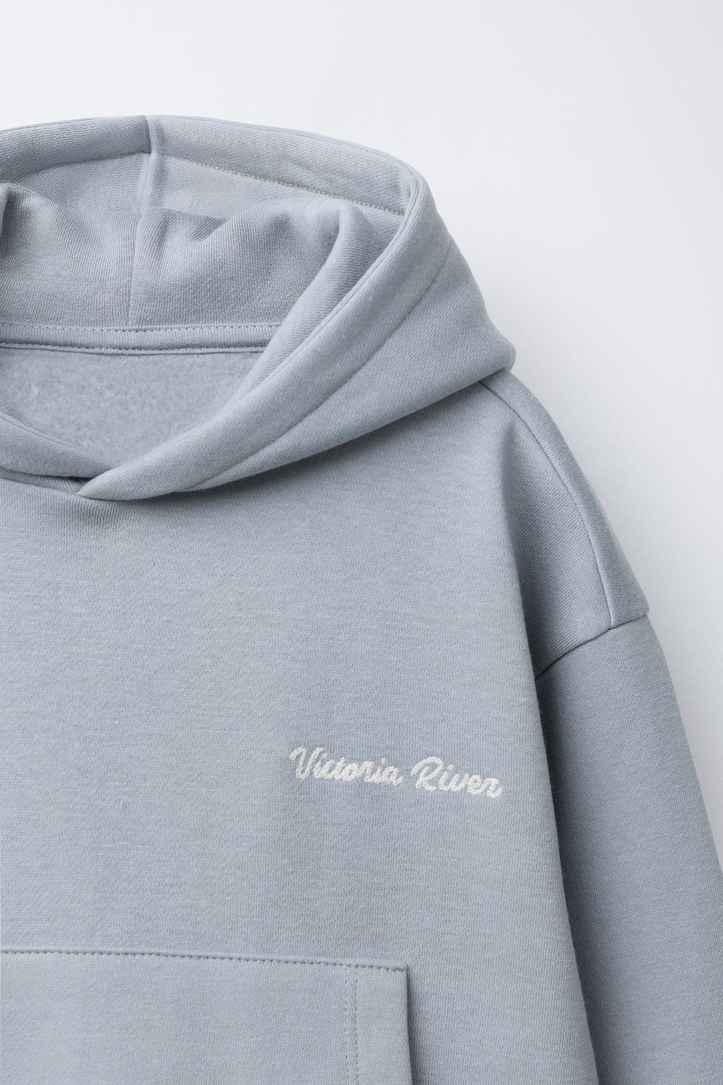 КОМПЛЕКТ ИЗ ТОЛСТОВКИ И БРЮК-ДЖОГГЕРОВ С ТЕКСТОМ