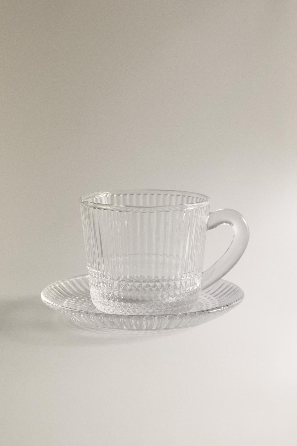 Стеклянная чашка для кофе с блюдцем и выпуклым геометрическим дизайном