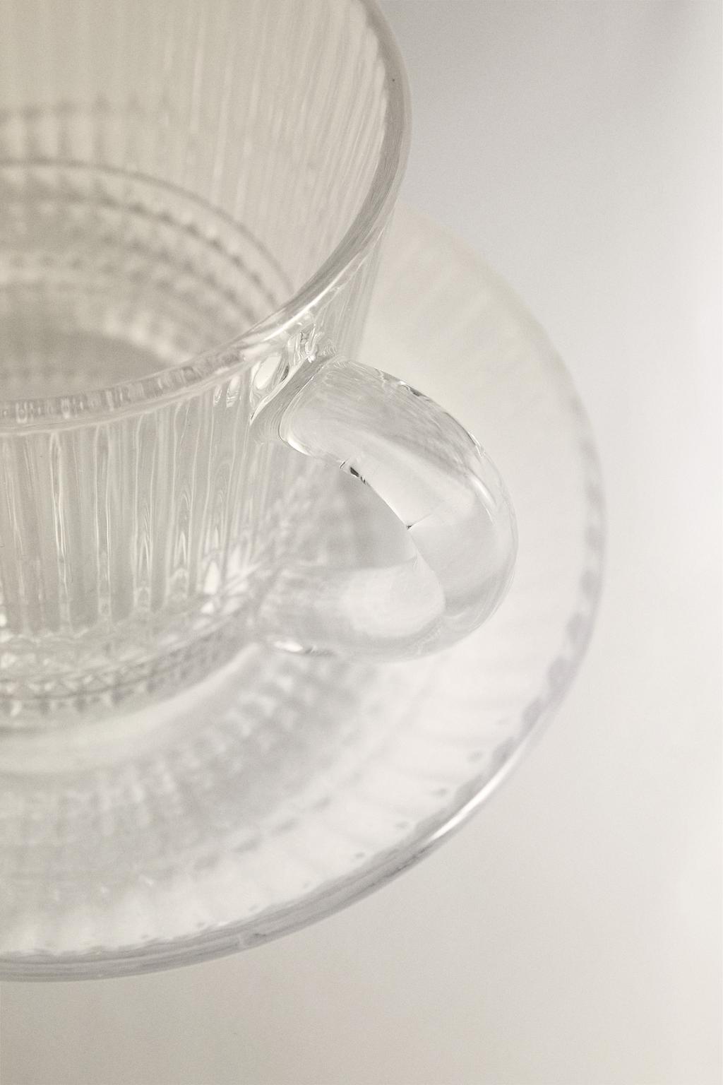 Стеклянная чашка для кофе с блюдцем и выпуклым геометрическим дизайном