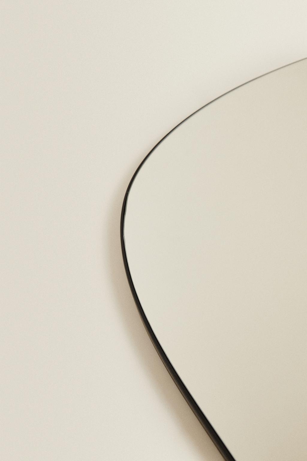 Большое асимметричное настенное зеркало