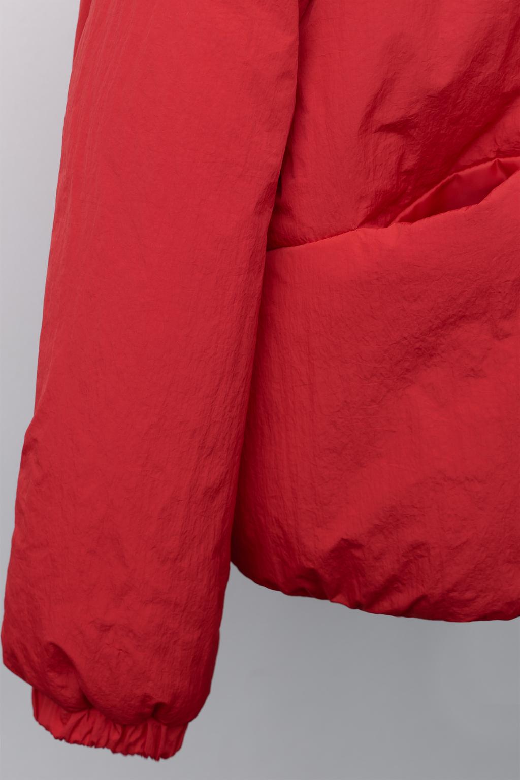 СТЕГАНАЯ КУРТКА С КАПЮШОНОМ ИЗ ФЛИСА