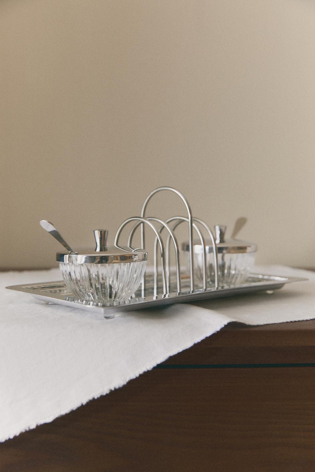 Металлический поднос для тостов и контейнеры