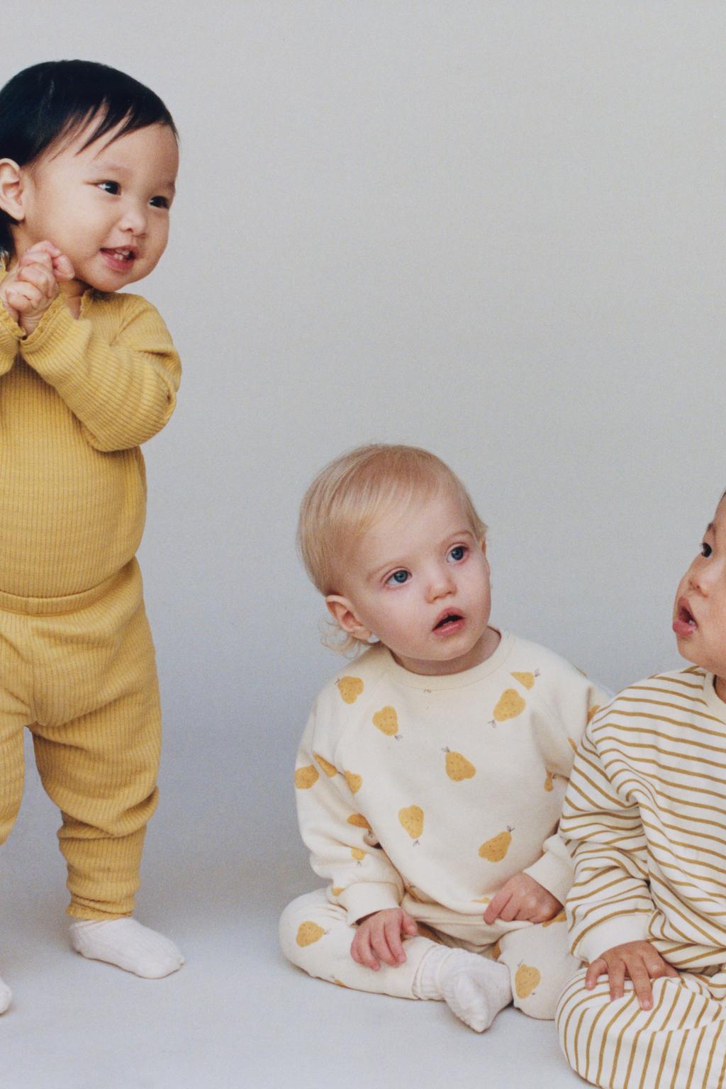 КОМПЛЕКТ ИЗ ТОЛСТОВКИ И БРЮК-ДЖОГГЕРОВ В ПОЛОСКУ