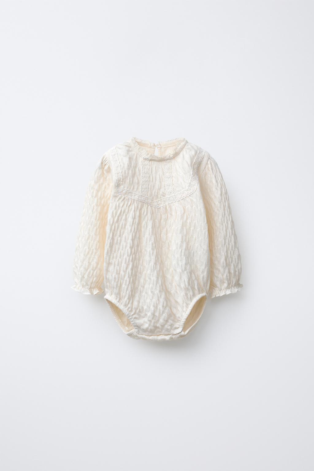 БОДИ С ТЕКСТУРНЫМ КРУЖЕВОМ