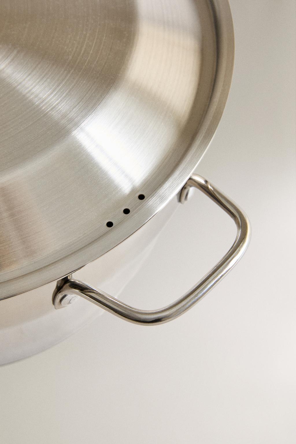 Кастрюля объемом 8 литров