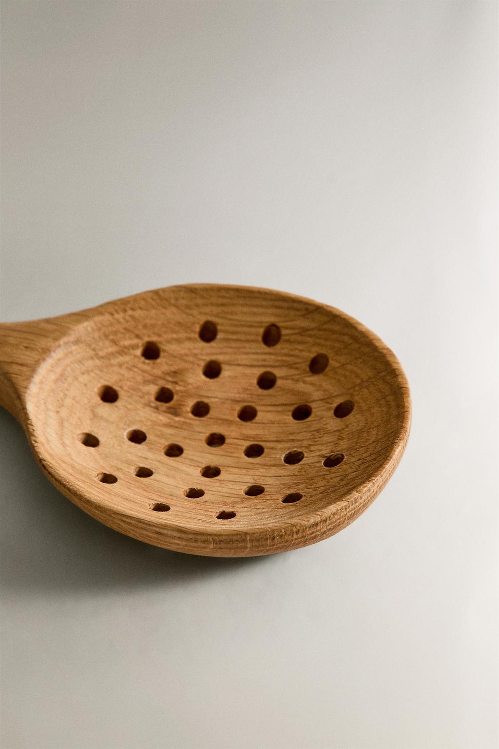 Дубовая дырчатая ложка