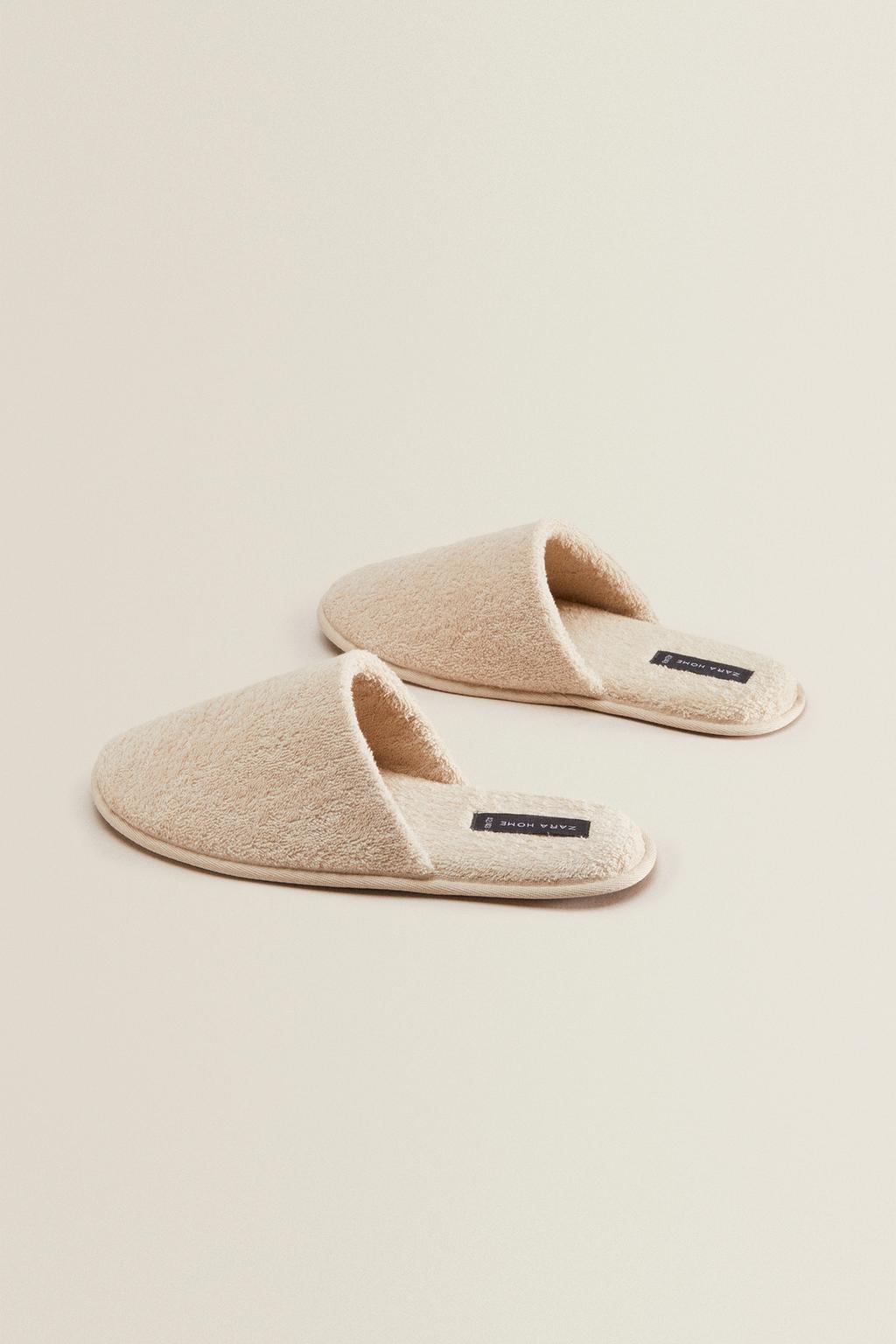 Тапочки для ванной комнаты из махровой ткани