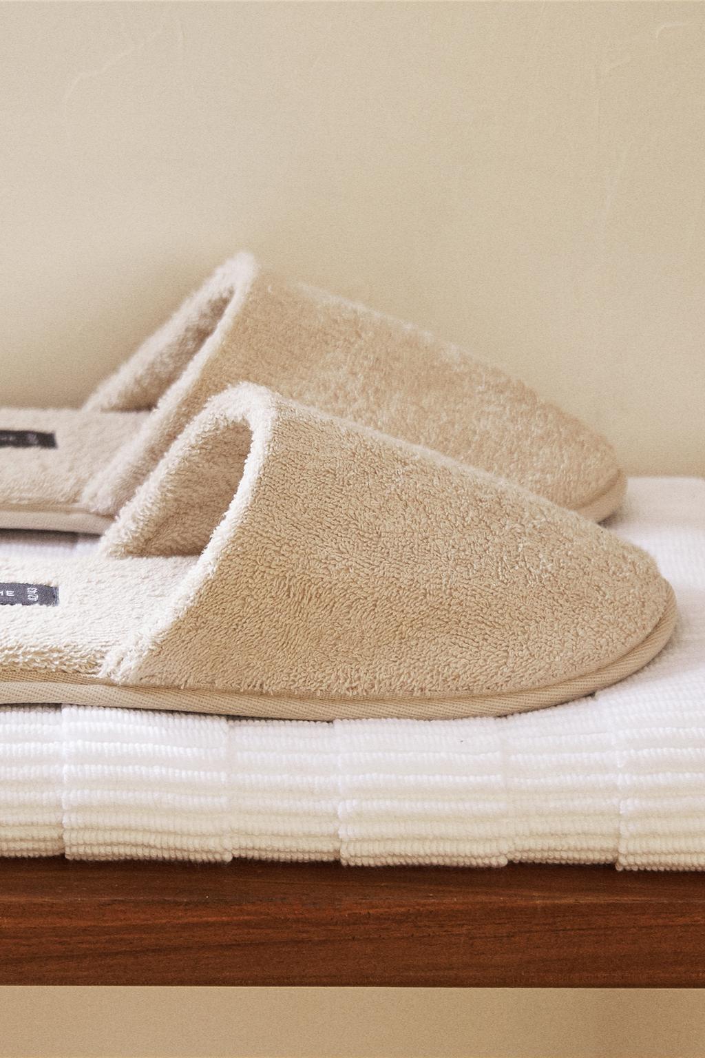 Тапочки для ванной комнаты из махровой ткани