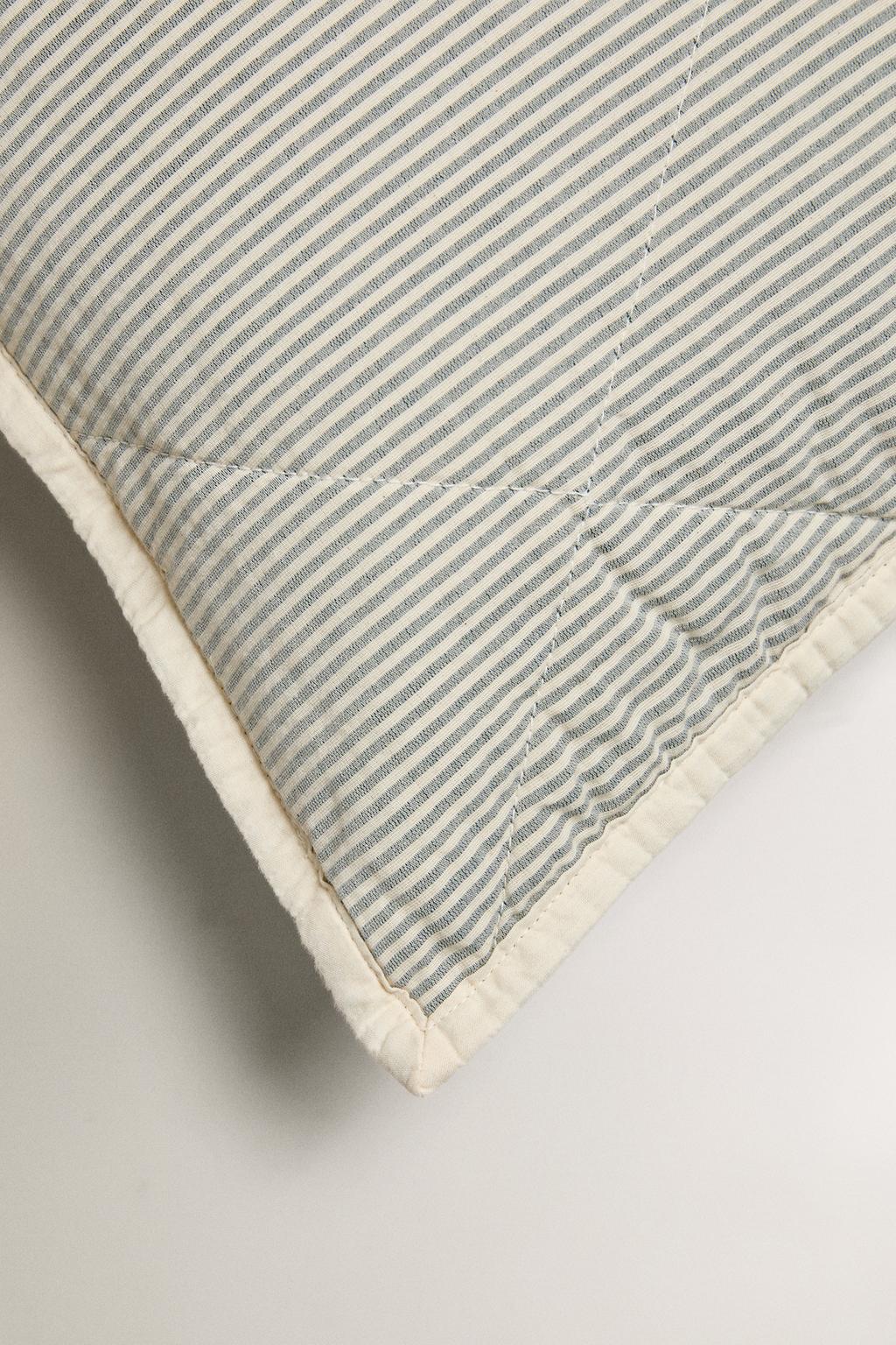 Детский стёганный хлопковый чехол на подушку в полоску