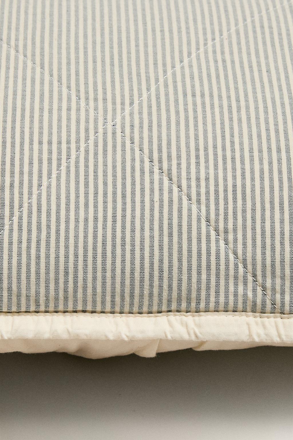 Детский стёганный хлопковый чехол на подушку в полоску