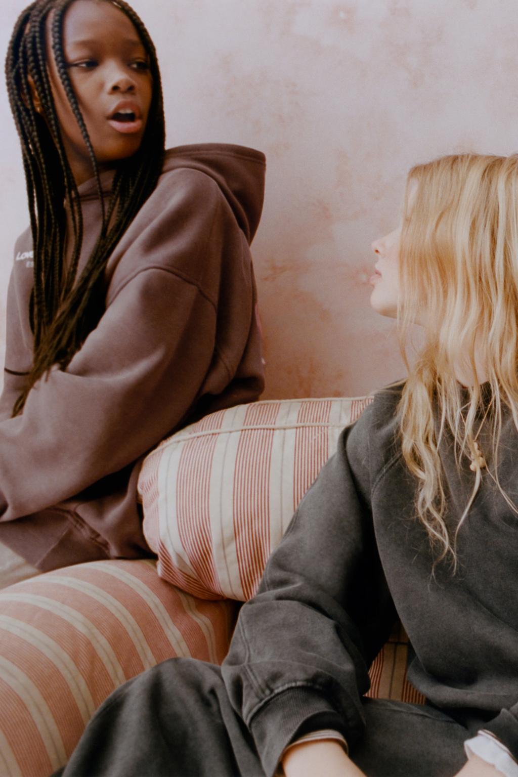 ХУДИ С НАДПИСЯМИ