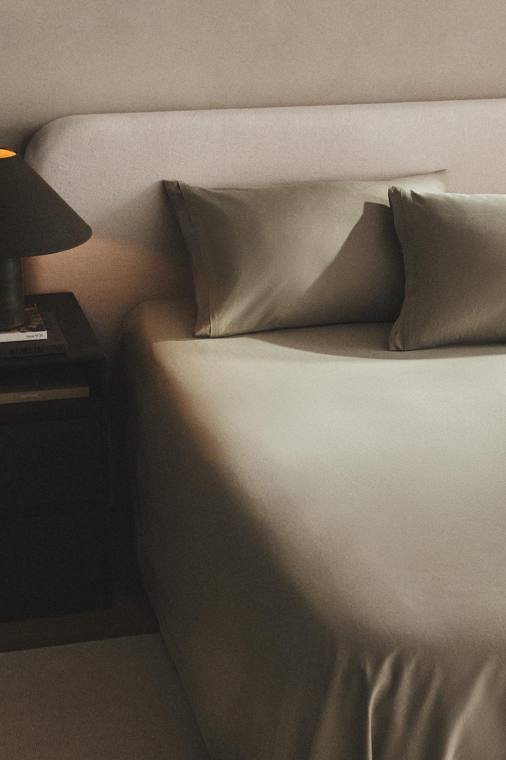 Сатиновое одеяло с шелковой отделкой (300 нитей)