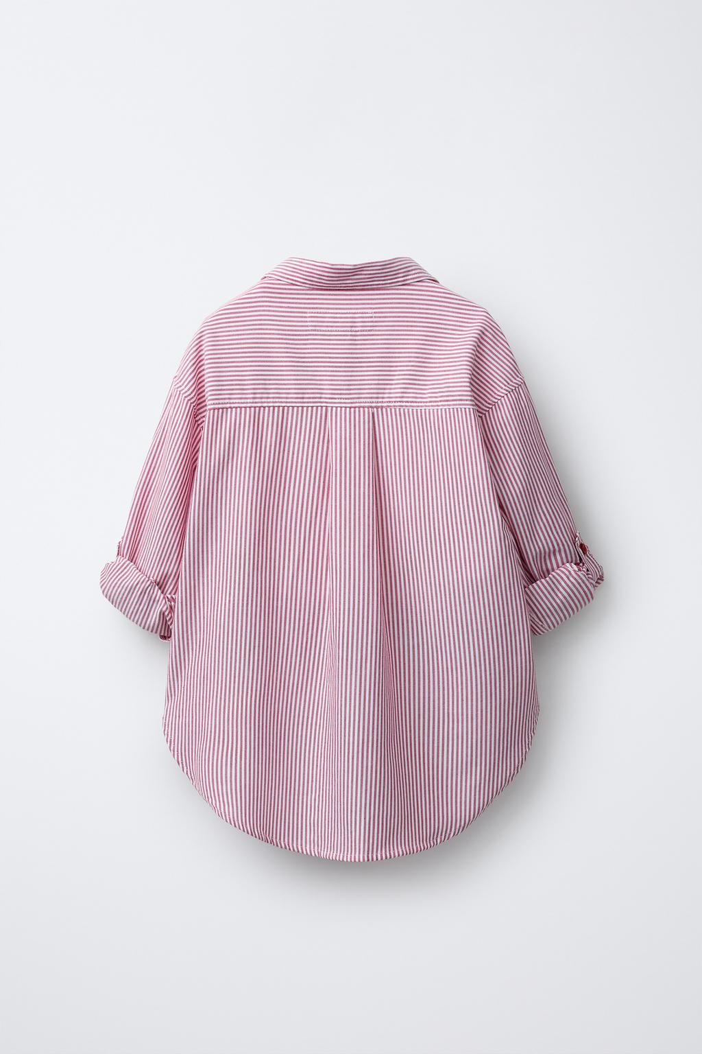 Рубашка в полоску с контрастной планкой на воротнике. футболка в упаковке