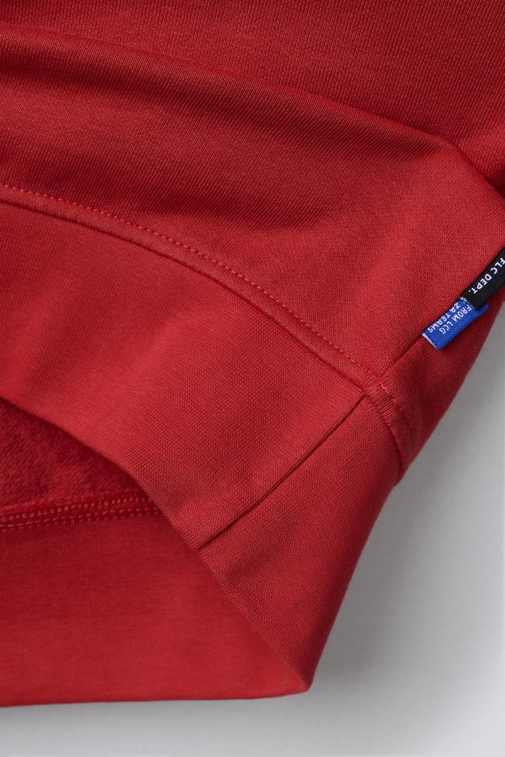 БАЗОВАЯ ТОЛСТОВКА С НАДПИСЬЮ И НАШИВКОЙ