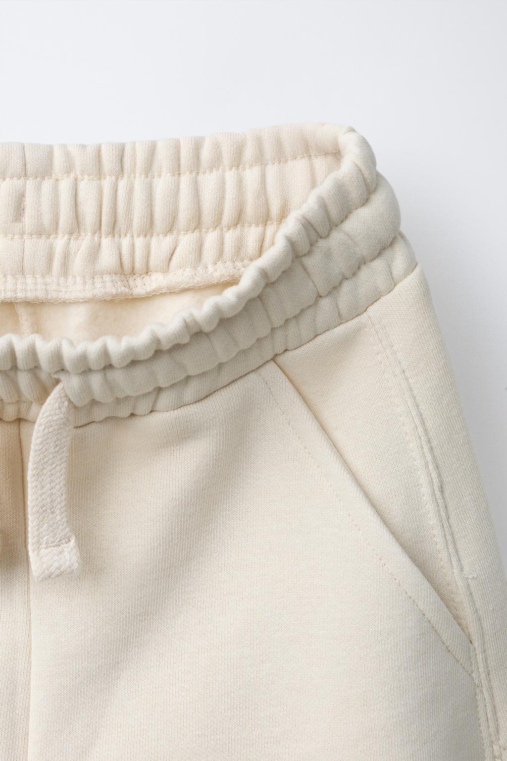 БРЮКИ BARREL ИЗ МЯГКОЙ ТКАНИ С НАШИВКОЙ