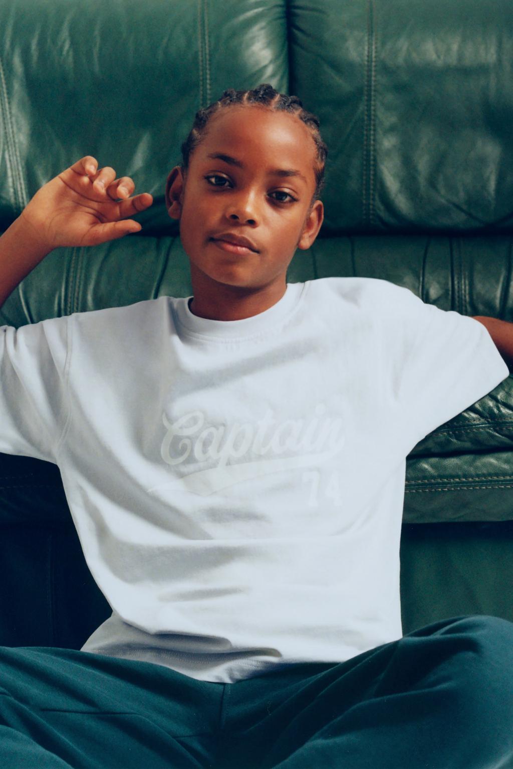 ФУТБОЛКА JOGGING С НАДПИСЬЮ И ЭТИКЕТКОЙ