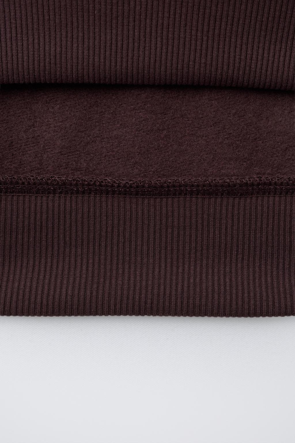 КОМПЛЕКТ ИЗ ФУТБОЛКИ И ШОРТОВ-БЕРМУДОВ С ВЫШИВКОЙ