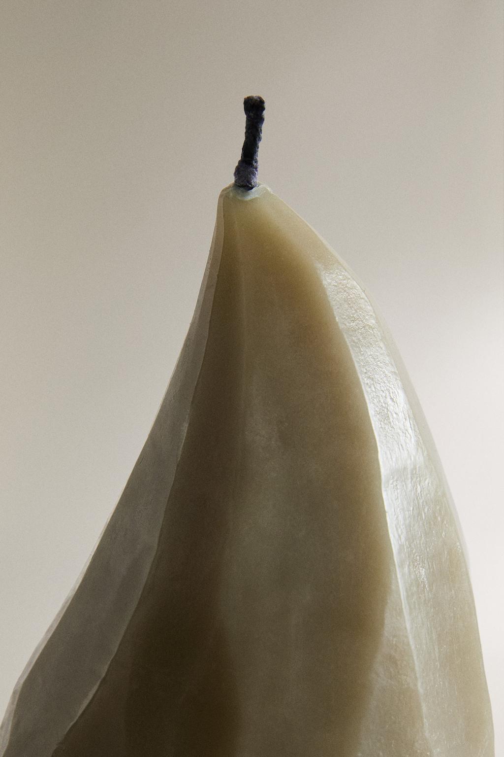 Декоративная зеленая свеча в форме капли