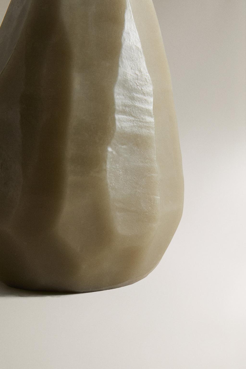 Декоративная зеленая свеча в форме капли