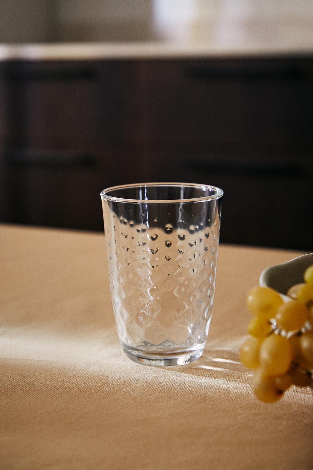 Стакан с рельефным узором