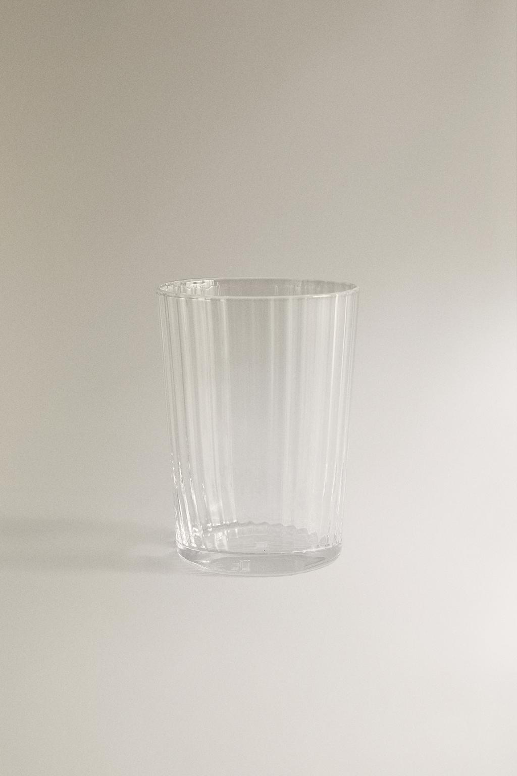 Стакан для газировки с линиями